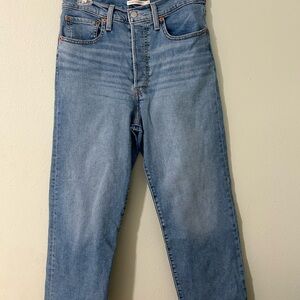 Levi's Light Blue Women's ribcage straight leg Ankle Jeans